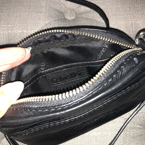 Calvin Klein black leather crossbody purse - Picture 3 of 4